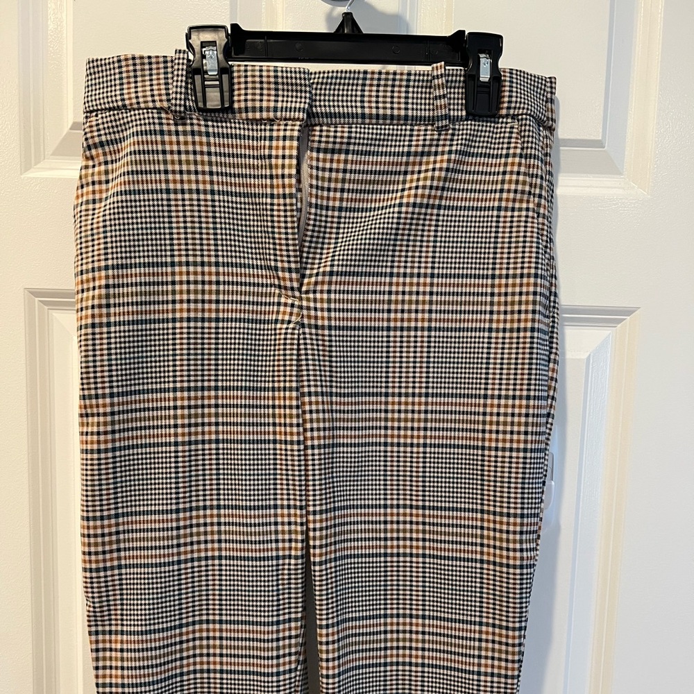 H&M plaid pants Size 6. Worn once.tiny pinhole near the seam.